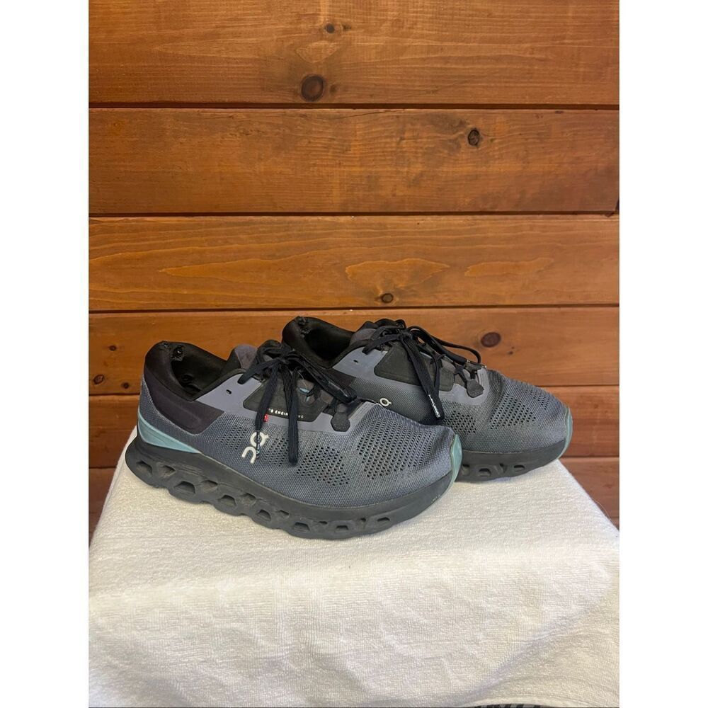 On Cloudstratus 3 running shoe in the metal/glacier Sz 8.5 Men’s